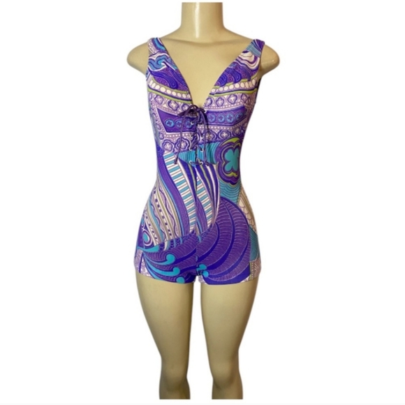 50's Sexy Pinup Swimsuit - Picture 4 of 14